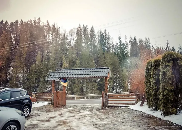 Maghura Gostinnii Dvir Konukevi Tatariv