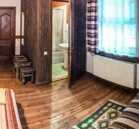Konukevi Maghura Gostinnii Dvir Tatariv
